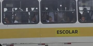 Pais reclamam de superlotação no transporte escolar