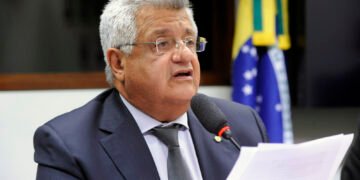 Bacelar diz que projeto que visa exploração de terras indígenas é irresponsável