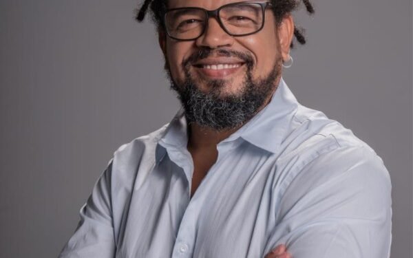 Pré-candidato ao governo pelo Psol, Kleber Rosa denuncia ataque racista nas redes