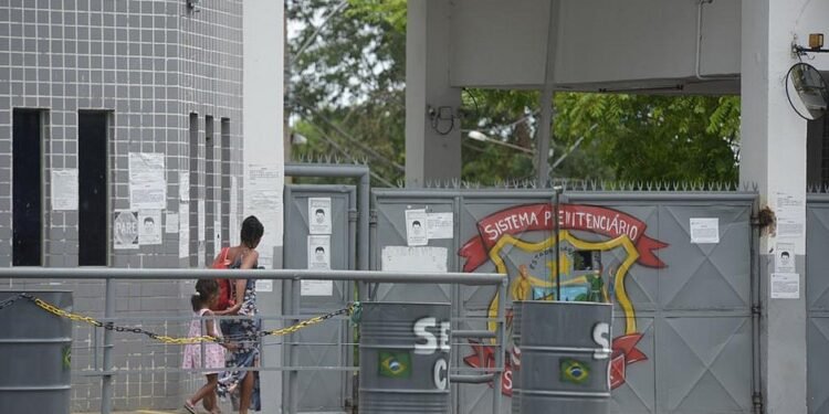 MP aciona Estado por irregularidades na segurança da Lemos de Brito e Presídio Salvador