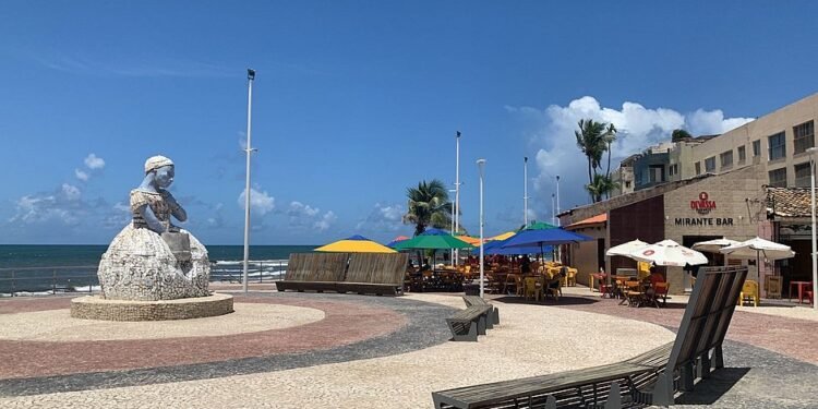 Amaralina é a localidade com mais mulheres e idosos no Brasil