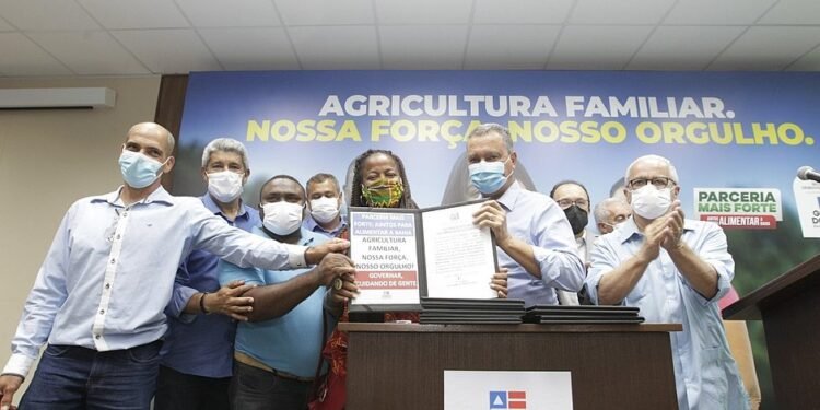 Rui Costa anuncia investimento de R$300 milhões na agricultura familiar
