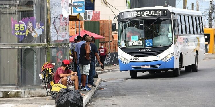 Agerba, sindicato e empresas de ônibus entram em acordo e prometem normalidade