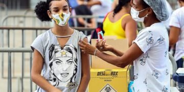 Covid: Salvador ultrapassa meta de 100% do público de 12 a 17 anos vacinado com a 1ª dose