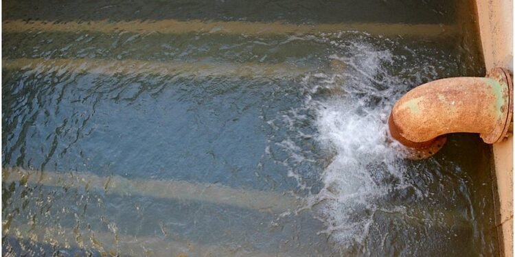 Justiça obriga Embasa a reduzir taxa de esgoto em Ilhéus