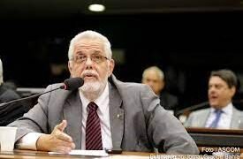 Solla critica Lira por decisão de revogar uso obrigatório de máscaras na Câmara