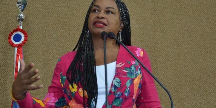 Olívia diz que é possível aprovar projeto da Embasa nesta terça após ‘arrumação da base’