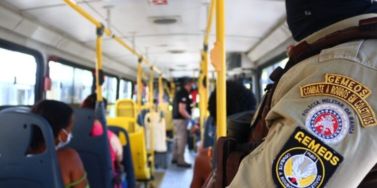 Salvador encerra trimestre com queda de 46% nos roubos a ônibus