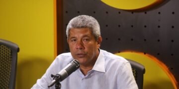 Bolsonaro chama Jerônimo de “pior secretário de Educação do Brasil” e petista rebate