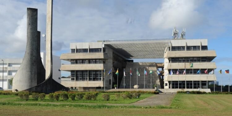 Oposição entrega pedido de abertura de CPI dos Respiradores à Presidência da Alba