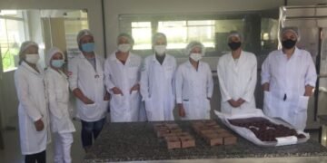 Produção de ovos de Páscoa reforça ensino nas fábricas-escolas do chocolate