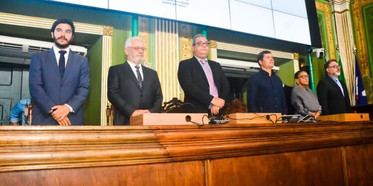 Edson Vieira Engel é agraciado com o título de Cidadão de Salvador na Câmara Municipal