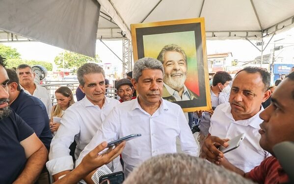 Jerônimo Rodrigues provoca adversários: ‘A gente tem que dizer com quem anda’