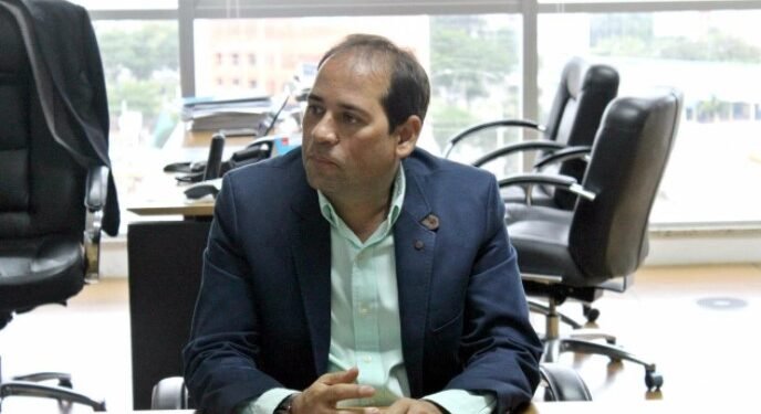 TCM acata denúncia contra prefeito e secretária