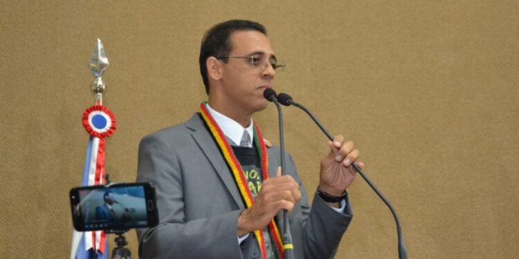 Plano de carreira do professor indígena travado: Hilton Coelho cobra que governo apresente projeto de lei prometido há cinco anos