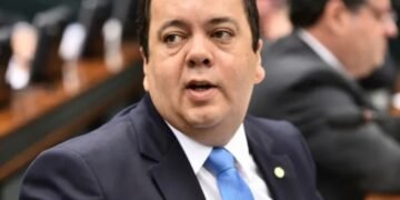 Planalto ameaça tirar cargo de baiano se UB apoiar terceira via