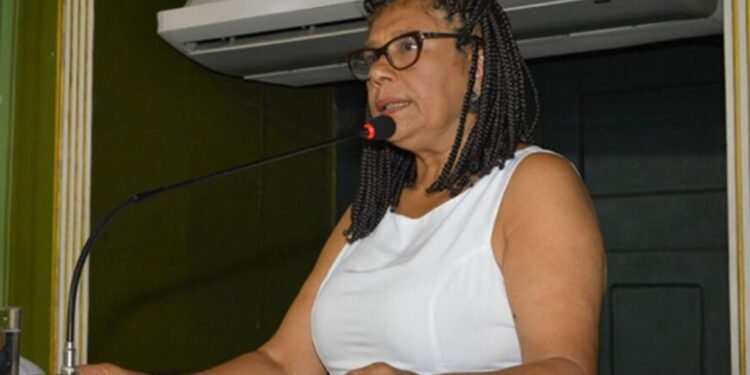 ‘Prefeitura tem que fiscalizar encostas e investir em contenções’, diz Marta após desabamento de estrutura no Ogunjá