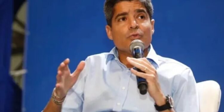 Justiça determina retirada de outdoors de ACM Neto e Paulo Azi