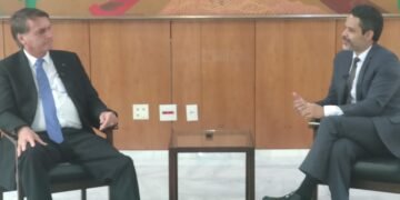 Bolsonaro recebe, pela primeira vez, equipe de TV baiana no Palácio do Planalto