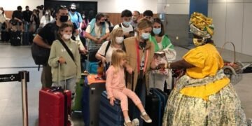 Voos fretados trazem 750 turistas do Uruguai para a Bahia