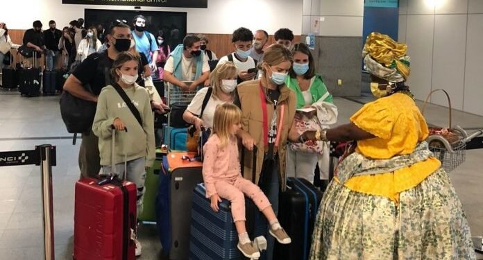 Voos fretados trazem 750 turistas do Uruguai para a Bahia