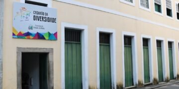 Governo da Bahia realiza feira de cidadania e serviços para população LGBTQIA+ no Casarão da Diversidade