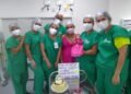 Equipe médica organiza festa para comemorar alta de “bebê milagre” na maternidade Frei Justo