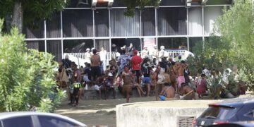 Indígenas protestam na Governadoria, e PM usa e gás de pimenta