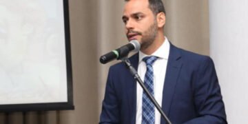 Vereador cria PL que proíbe homenagem a violadores dos direitos humanos em Salvador