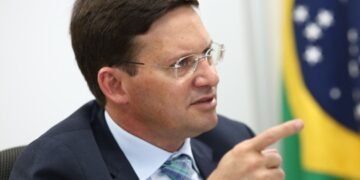 Roma rebate Jerônimo em postagem sobre indulto a Daniel Silveira