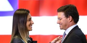 Em Porto Seguro, Roma confirma pré-candidatura de esposa a deputada federal