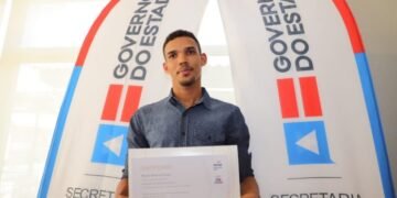 Moradores da Costa dos Coqueiros concluem qualificações voltadas para o turismo