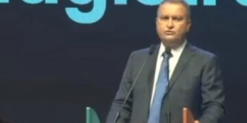 Precisamos reafirmar a democracia, defende Rui Costa em discurso