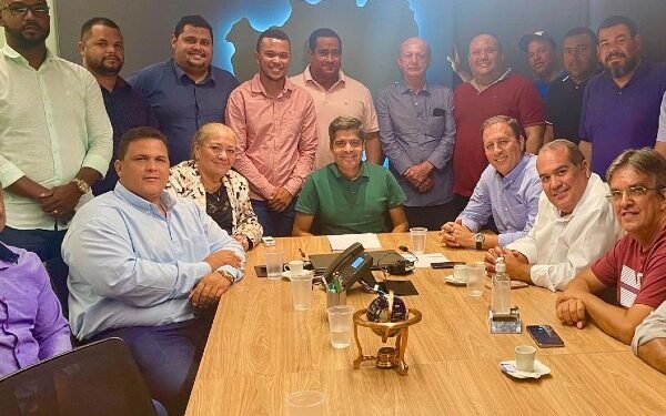 Filiado ao MDB, prefeito do Conde declara apoio a ACM Neto