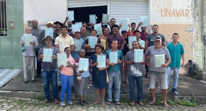 Estado entrega 487 títulos de terra no Território Bacia do Jacuípe