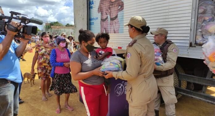 PM inicia doação de 16 toneladas de alimentos em Vitória da Conquista