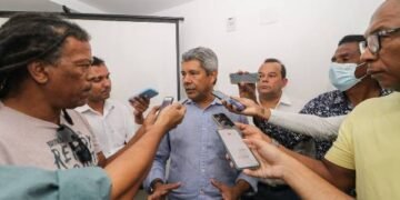 ‘Política não se faz de cima do muro’, condena Jerônimo