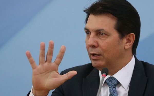 Arthur Maia põe em pauta PEC que prevê mensalidade em universidades públicas