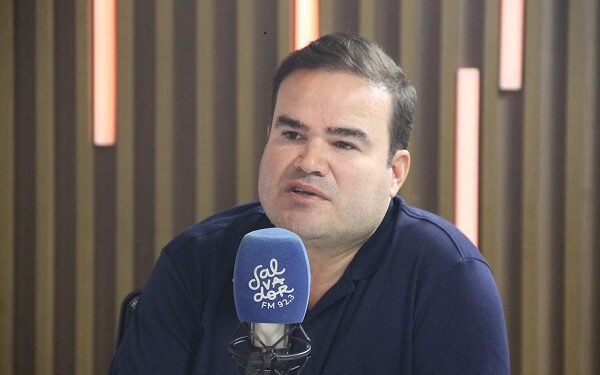 Cacá Leão diz ser contra cobrança de mensalidade em universidades públicas