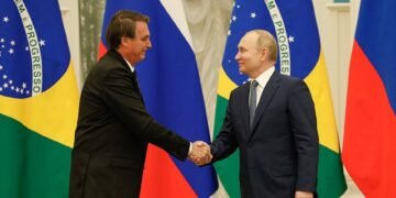 Bolsonaro propõe criar comitiva de presidentes para visitar Putin