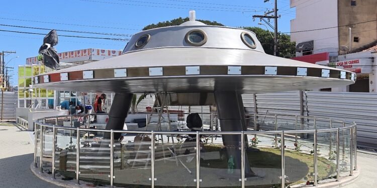 Capital dos discos voadores, Morro de Chapéu ganha praça com óvni