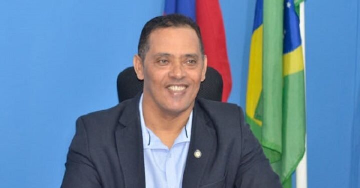 Itaetê: ex-prefeito é acusado de prática irregular em contratos