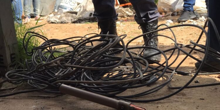 Fios de cobre, refletores de led  e outros materiais são apreendidos em Pernambués
