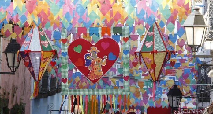 São João da Bahia em Salvador gera trabalho e renda para cerca de sete mil profissionais