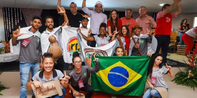 Em Senhor do Bonfim, Adolfo Menezes ironiza proposta de Bolsonaro para CPI da Petrobras