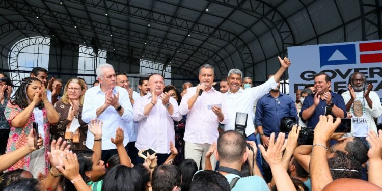 Adolfo Menezes diz que trabalho de Rui Costa na educação é inédito no país.