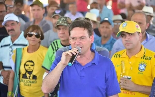 Roma diz que Neto ‘transfere responsabilidade’ sobre crise do transporte