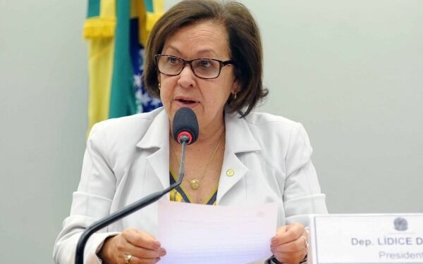 Brasil se arrependeu do que fez em 2018, diz Lídice sobre liderança de Lula em pesquisa