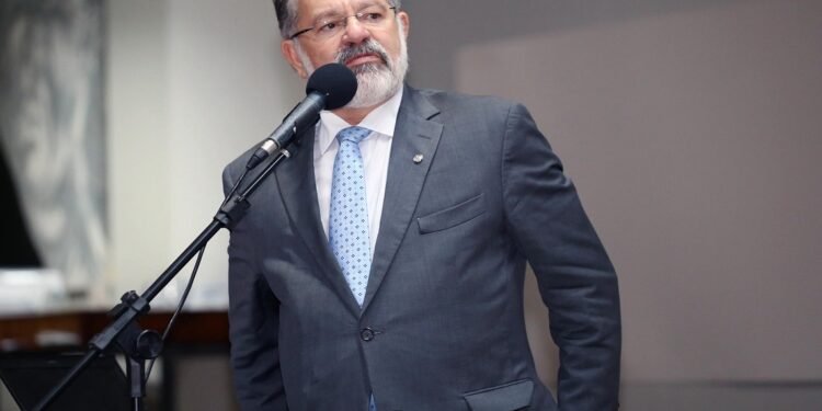 Nilo diz que depois de ‘ferrarem um ao outro’, Rui e Wagner querem ‘ferrar o povo’ com a candidatura de Jerônimo