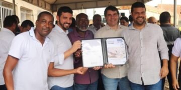 Niltinho participa da assinatura da Ordem de Serviços para obras e construção de escola em Gandu
